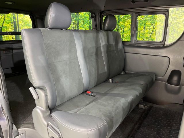 Toyota Hiace Van 9