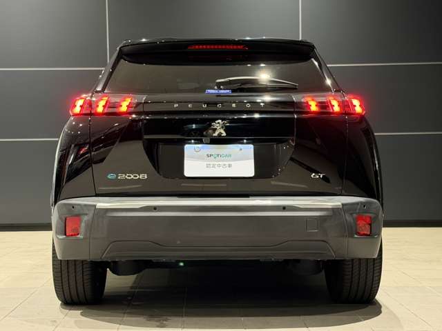 Peugeot SUV e-2008 11