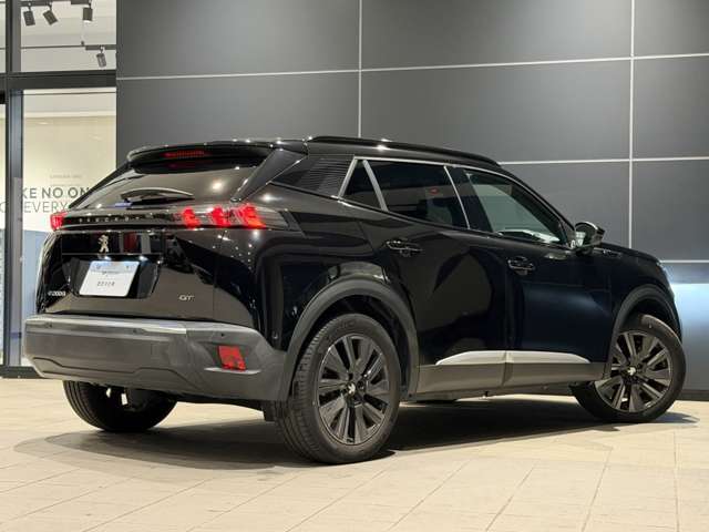 Peugeot SUV e-2008 12