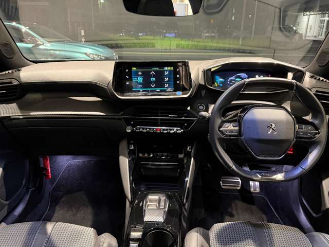 Peugeot SUV e-2008 4