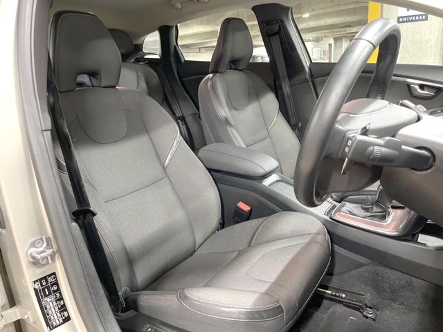 Volvo V40 Cross Country 8