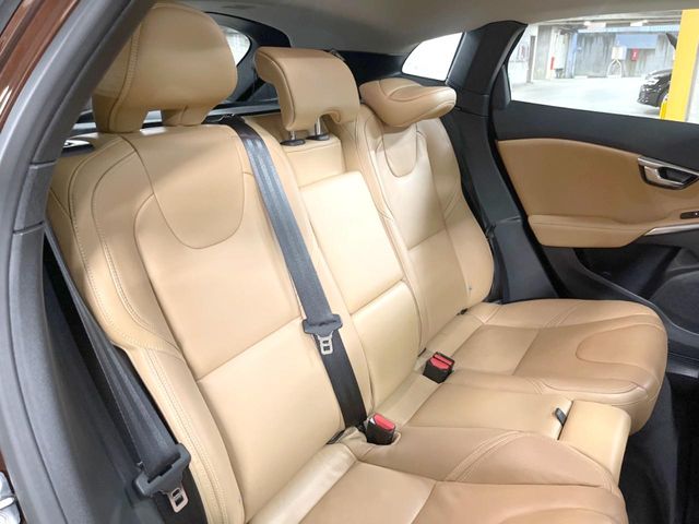 Volvo V40 Cross Country 10