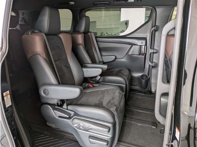 Toyota Alphard 12