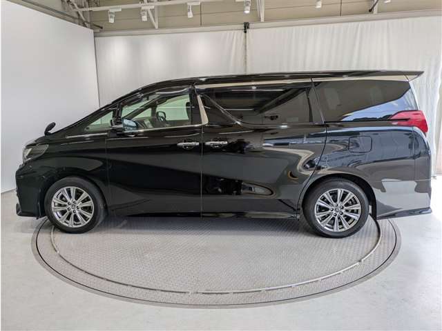 Toyota Alphard 3