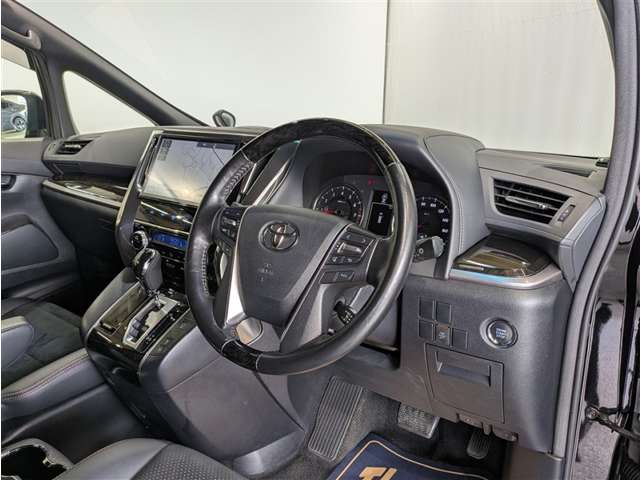 Toyota Alphard 4