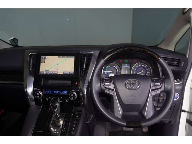 Toyota Alphard 3