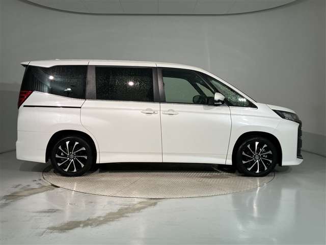 Toyota Noah 10
