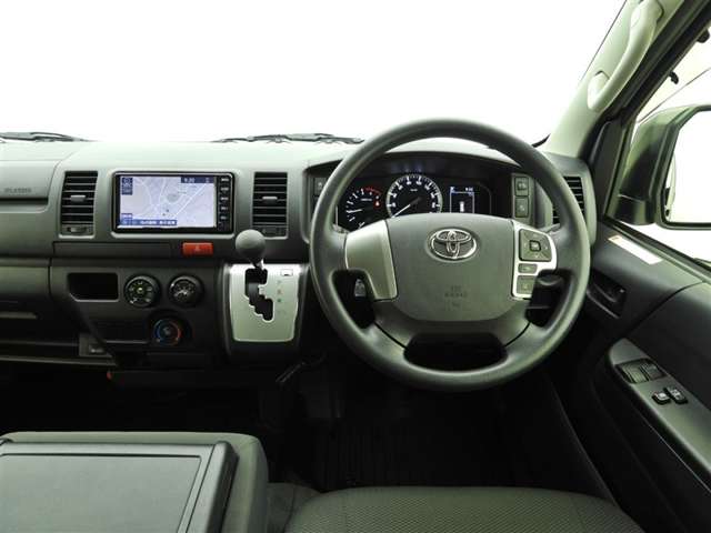 Toyota Hiace Van 4