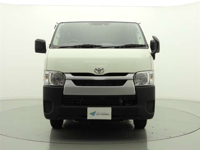 Toyota Hiace Van 6
