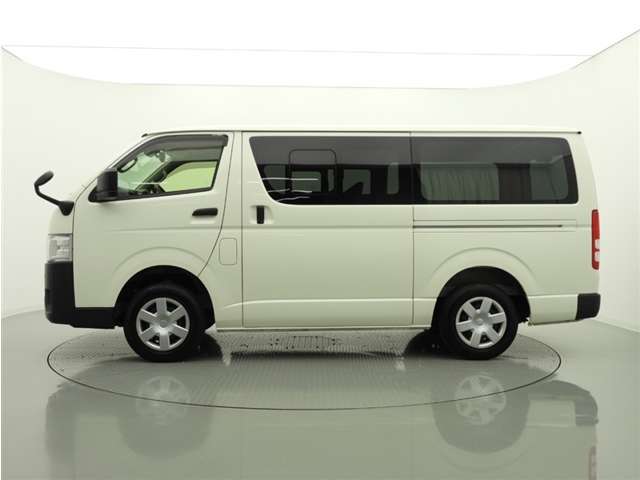 Toyota Hiace Van 7