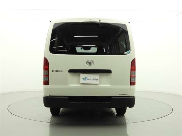 Toyota Hiace Van 8