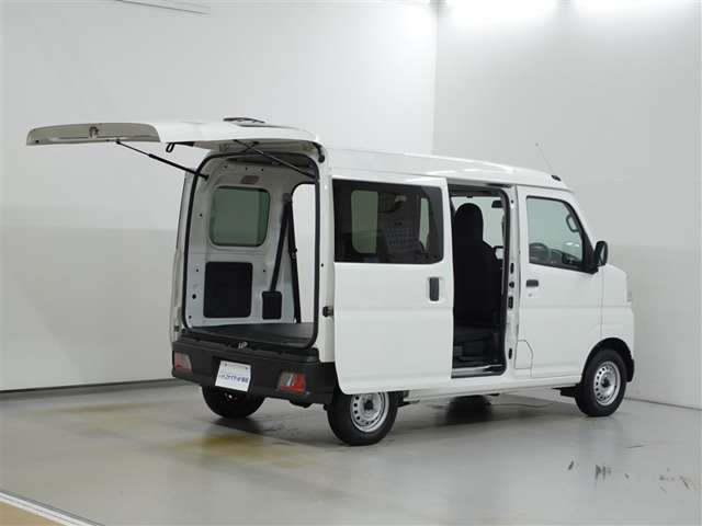 Daihatsu Hijet Cargo 7
