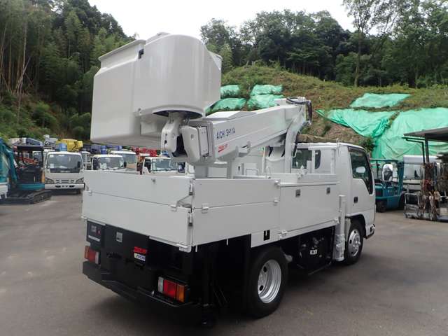 Isuzu Elf 2