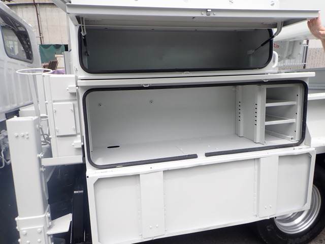 Isuzu Elf 4
