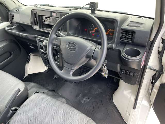 Daihatsu Hijet Cargo 12