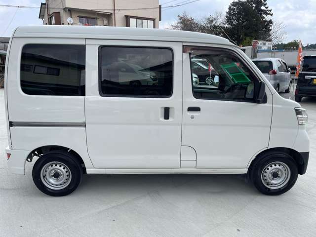 Daihatsu Hijet Cargo 6