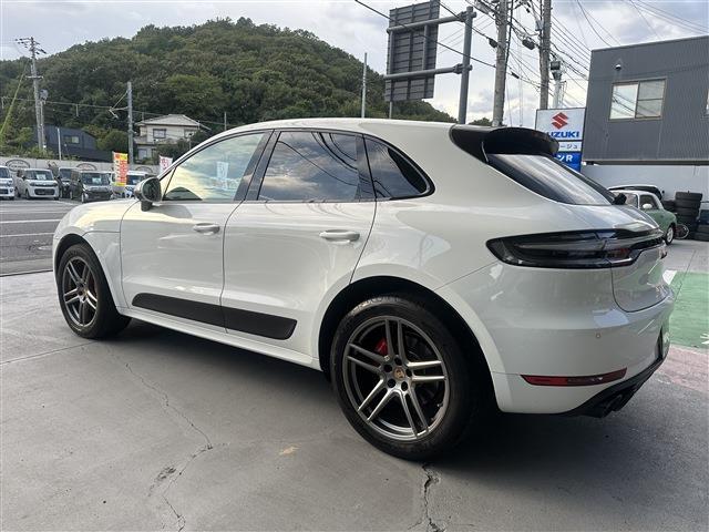 Porsche Macan 11