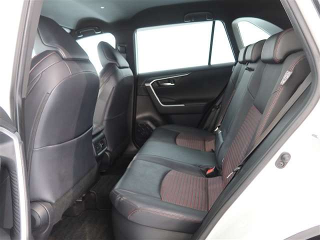 Toyota RAV4 PHV 12