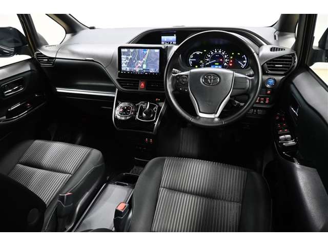 Toyota Voxy 4