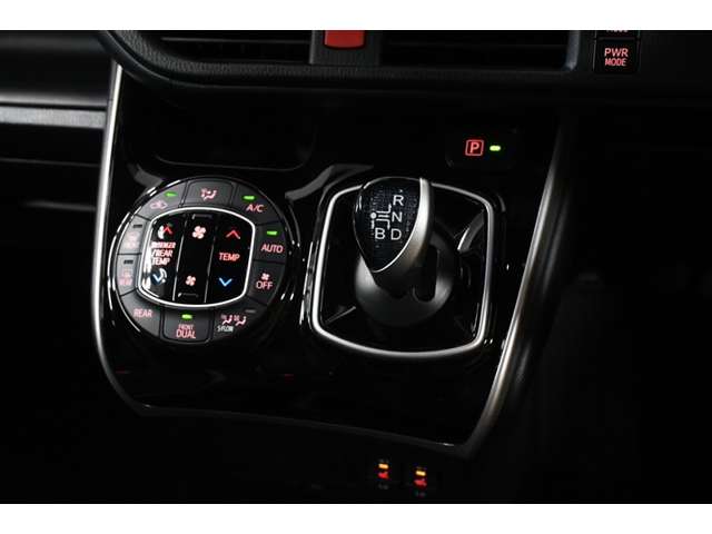 Toyota Voxy 10