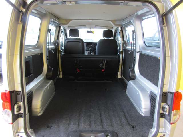 Mitsubishi Delica Van 9
