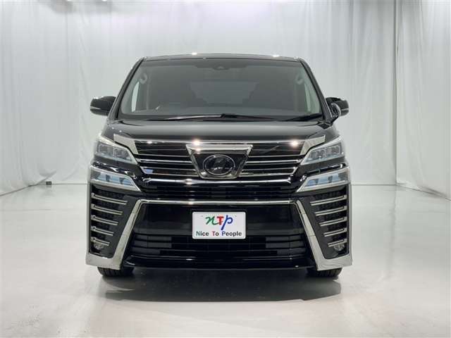 Toyota Vellfire 4
