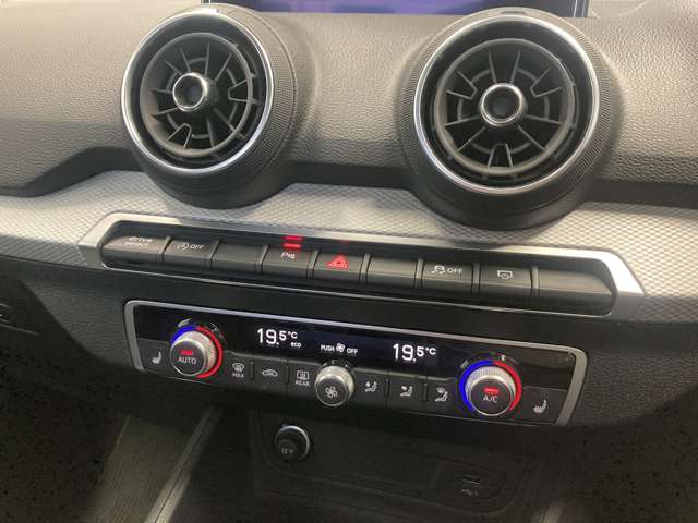 Audi Q2 8