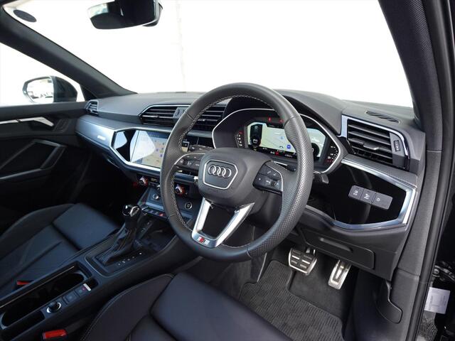 Audi Q3 8