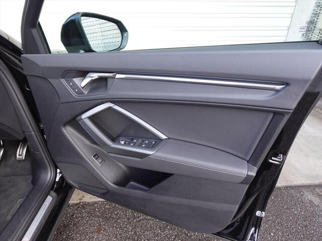 Audi Q3 9