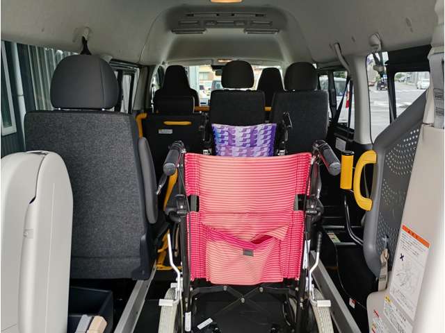 Toyota Hiace Van 12