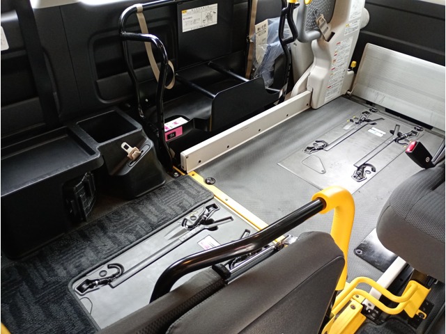 Toyota Hiace Van 5