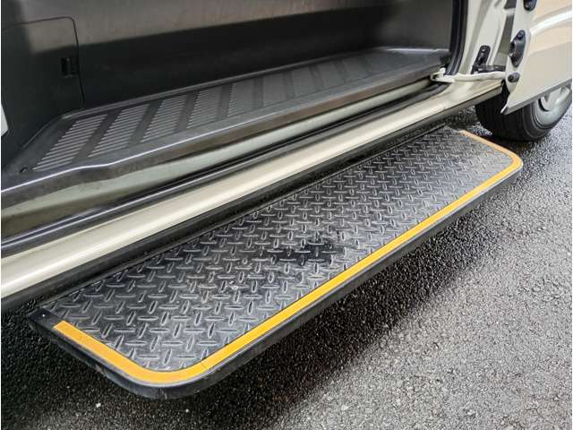 Toyota Hiace Van 7