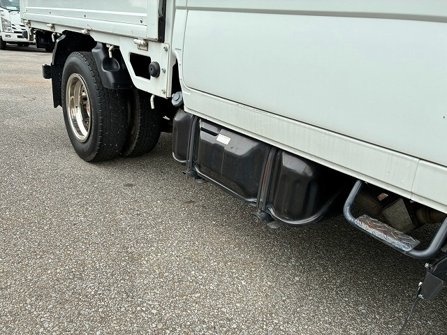 Isuzu Elf 12