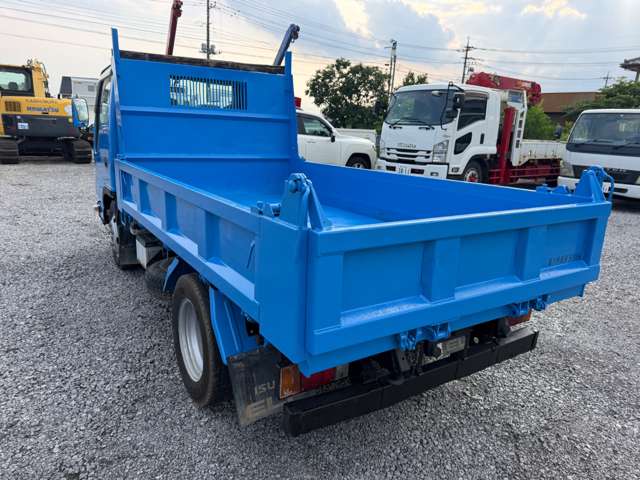 Isuzu Elf 7