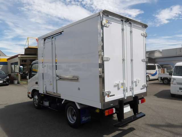 Hino Dutro 3