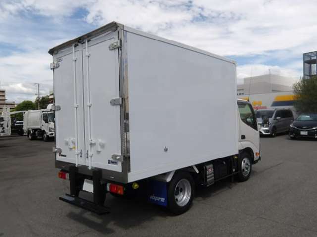 Hino Dutro 4