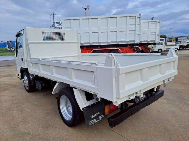 Isuzu Elf 6