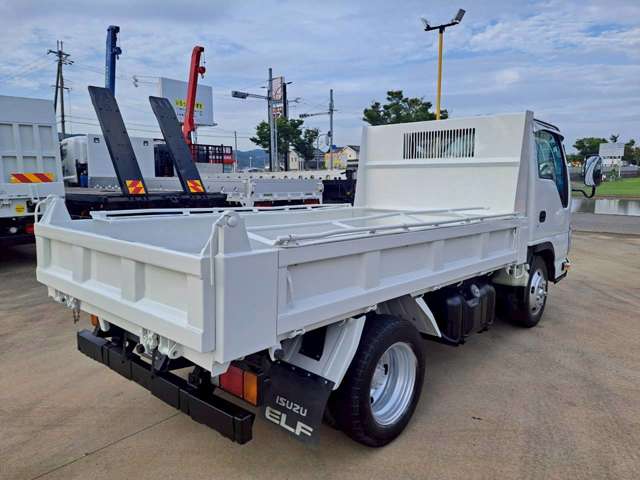 Isuzu Elf 8