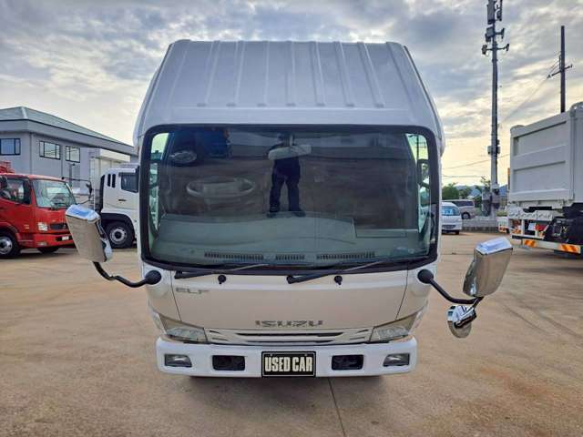 Isuzu Elf 9