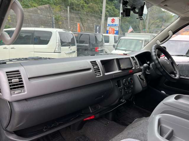 Toyota Hiace 13