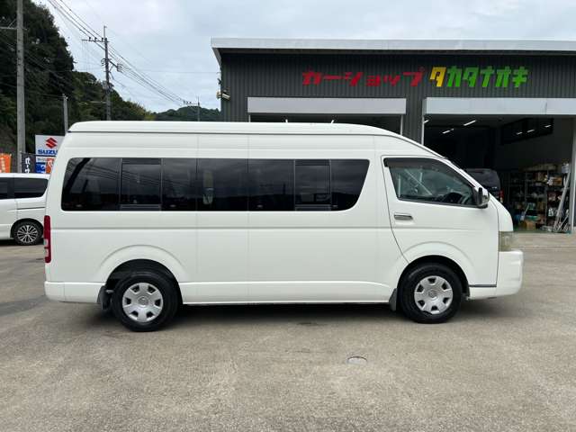 Toyota Hiace 7
