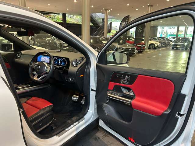 Mercedes-Benz GLA-Class 11
