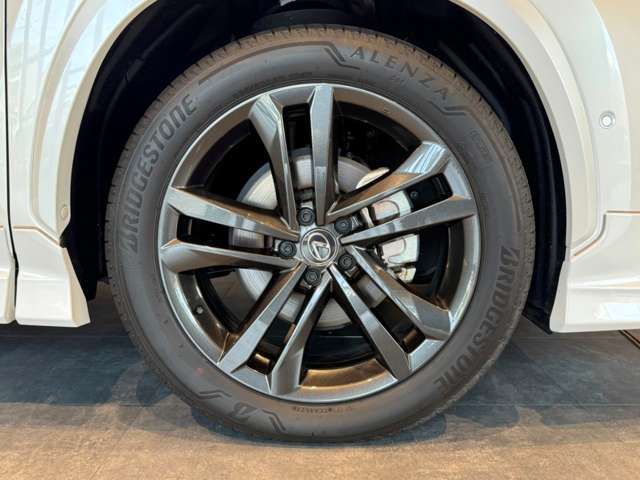 Lexus NX 12