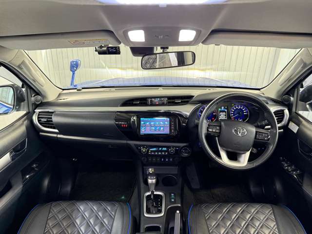 Toyota Hilux 2