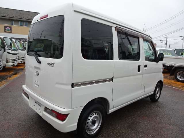 Daihatsu Hijet Cargo 11