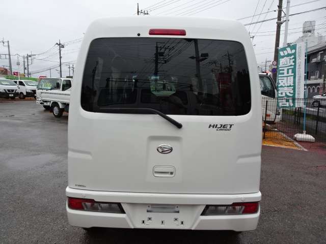 Daihatsu Hijet Cargo 12