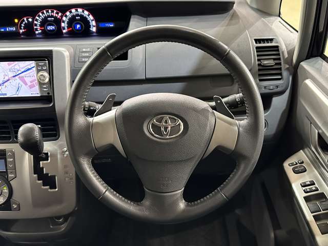 Toyota Voxy 11