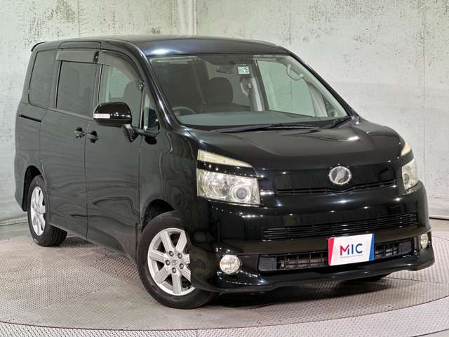 Toyota Voxy 3