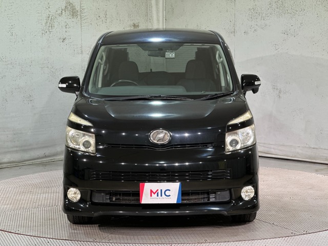 Toyota Voxy 4
