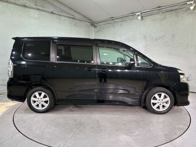 Toyota Voxy 5